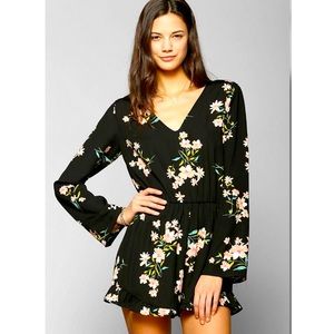 Pin and Needles Floral Romper Size Large